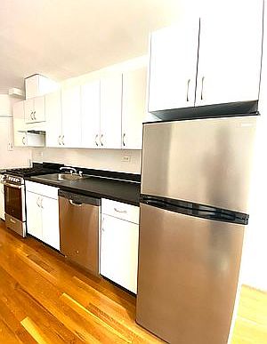 3rd image of 226 E 89th St #12B