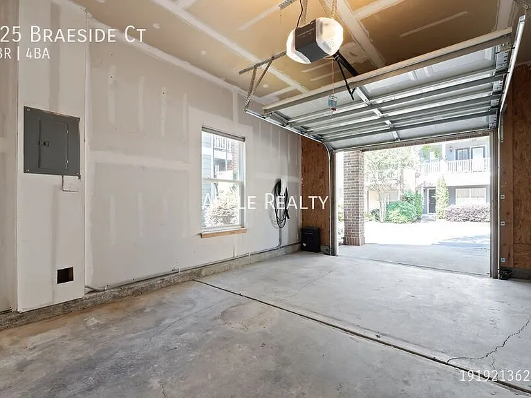 125 Braeside Ct — Photo 14