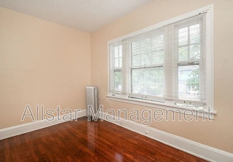 2100 Cottage Grove Dr — Photo 7