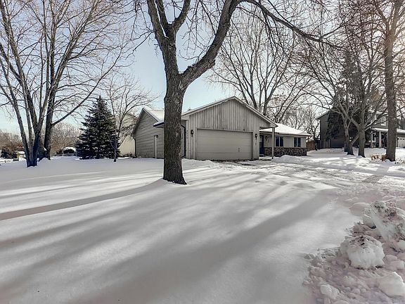 2nd image of 5120 Oakview Ln N