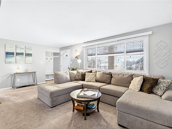 2nd image of 5224 Meadowcrest Rd