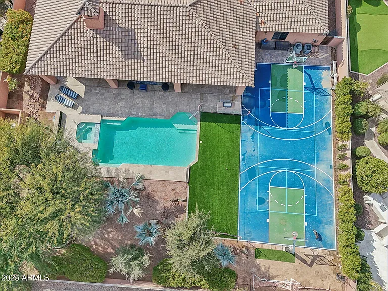 351 N Cloverfield Cir — Photo 5