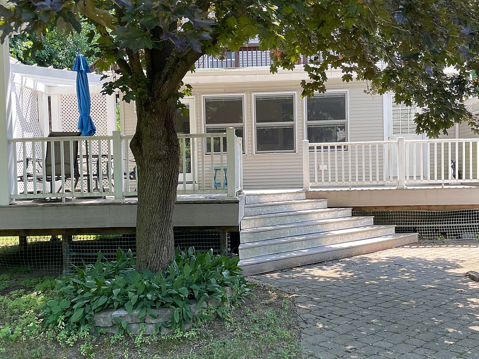 Private deck (view from the fenced-in back yard)