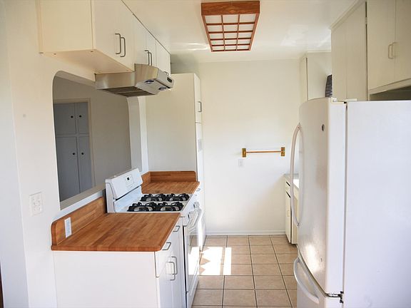 Kitchen. All appliances like new.