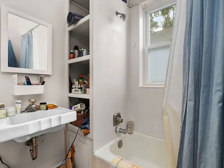 611 S Baldwin St — Photo 7