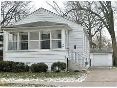 613 Pearson St photo 1