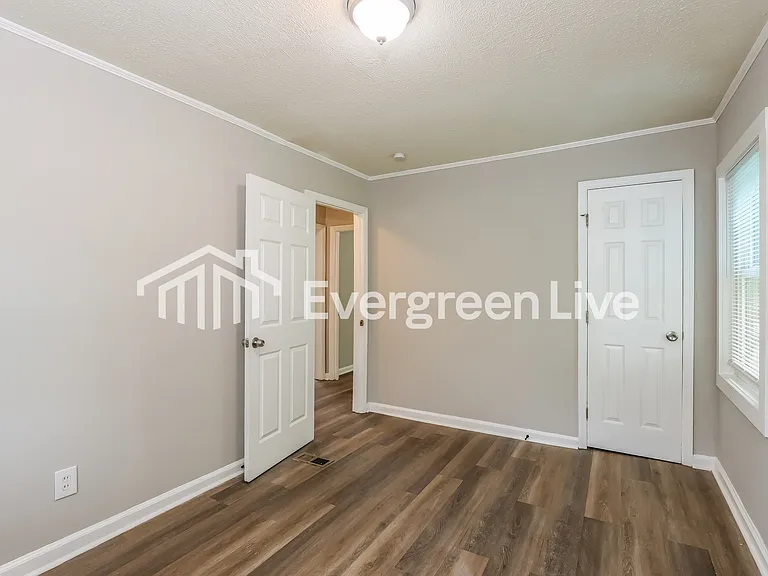 2517 Rhodes Dr — Photo 6