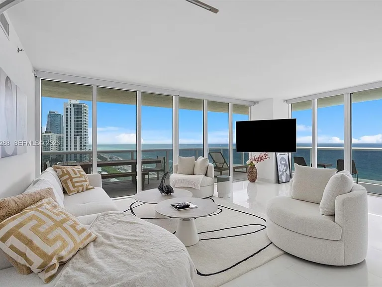 1830 Ocean Dr #1101 — Photo 4