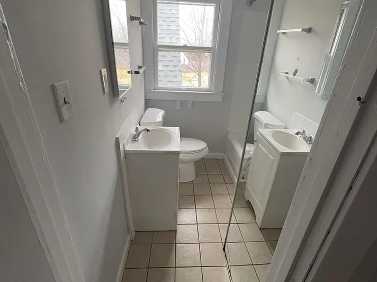 960 W Delaware Ave, Toledo OH 43610 — Photo 12