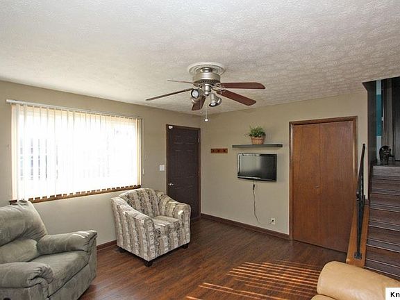 2nd image of 19 Dogwood Ter