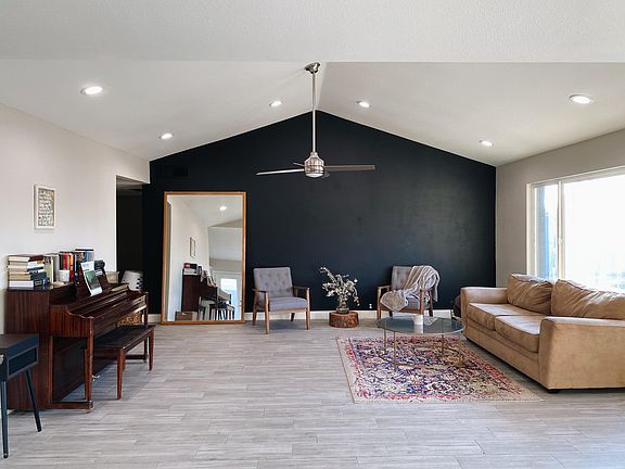 3rd image of 2419 W Naranja Ave