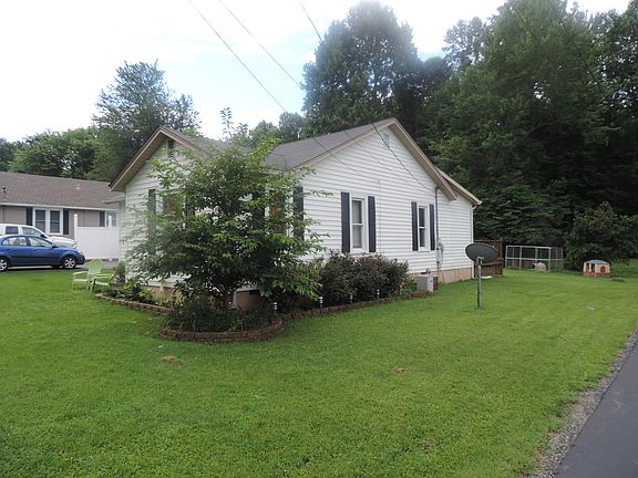 3rd image of 821 Cherry St