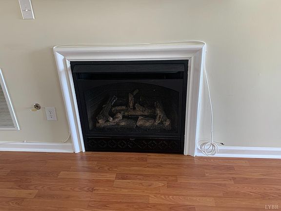 3rd image of 214 Colonnade St