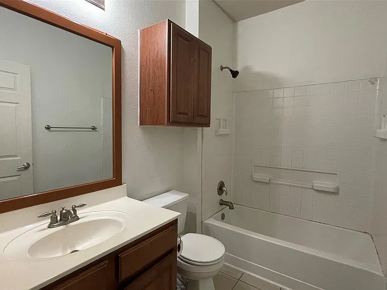 3805 Bronco Bend Loop — Photo 5