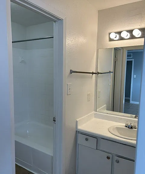 3737 Hillcroft Apartments — Photo 83