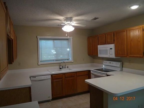 5th image of 1109 Cardinal Oaks Dr