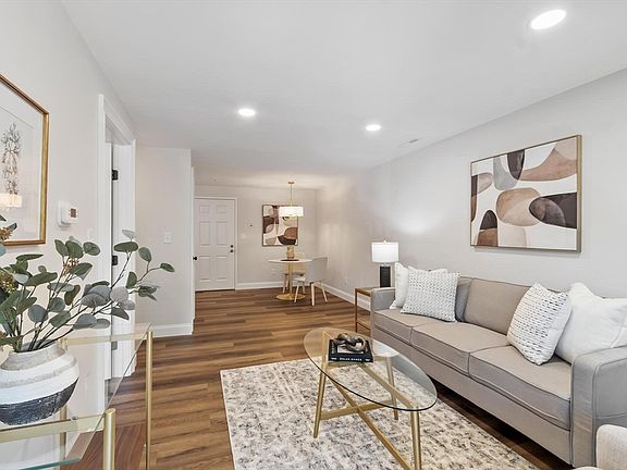 4th image of 5 Bridgeview Cir Unit 12