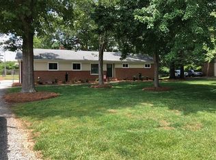 1913 Falconhurst Dr, Charlotte, NC 28216