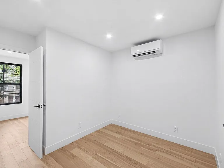 183 Green St #2R — Photo 5