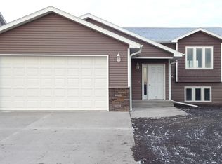 5305 Mac Dr, Grand Forks, ND 58201