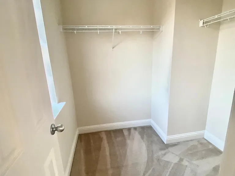 518 Remington Chase Ct — Photo 4