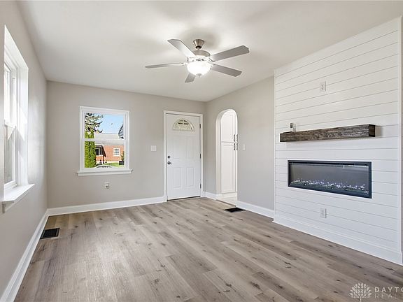 5th image of 412 Cape Cod Dr
