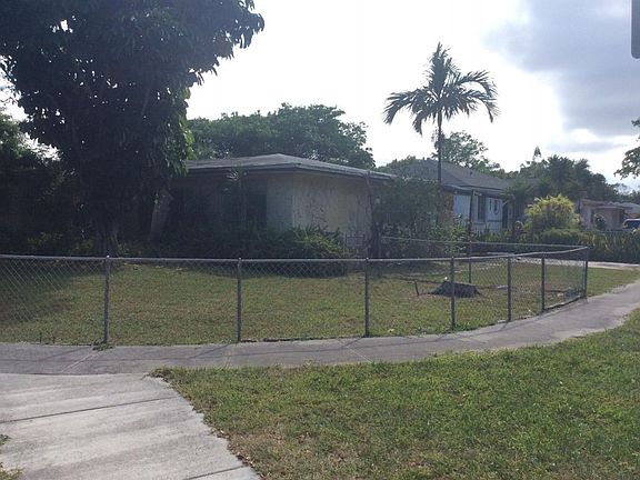 3rd image of 1290 NE 131st St
