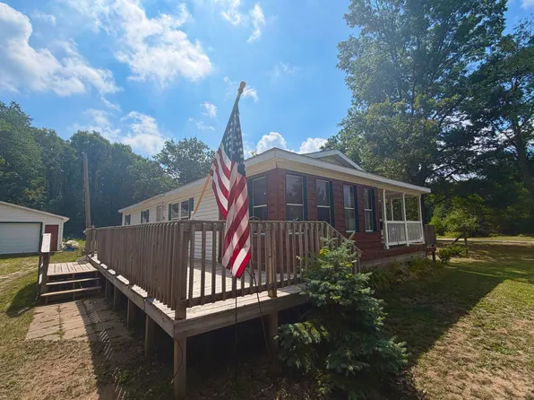 3260 W Ridge St, White Cloud, MI 49349