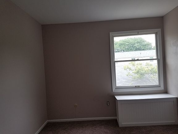 Large rooms with plenty of sunlight