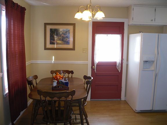 4th image of 1107 Shamrock Dr