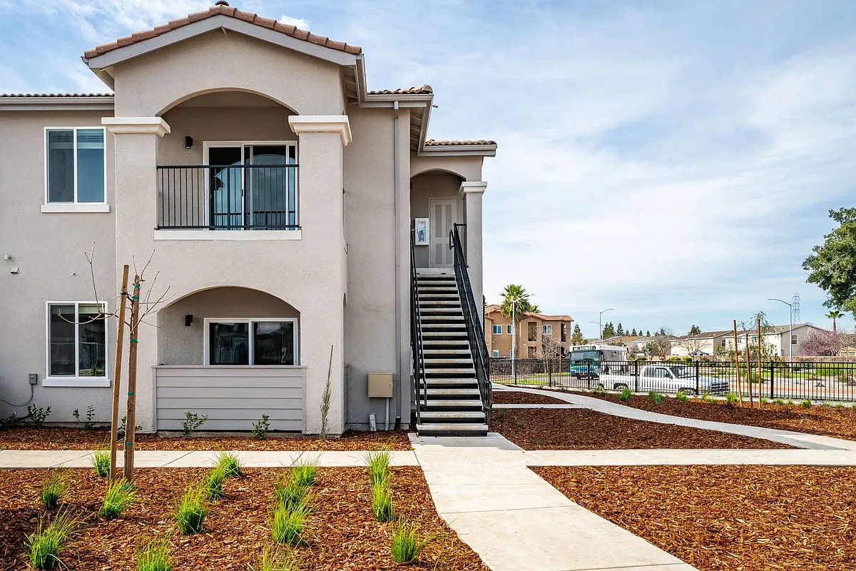 Building Photo - Merced Horizons