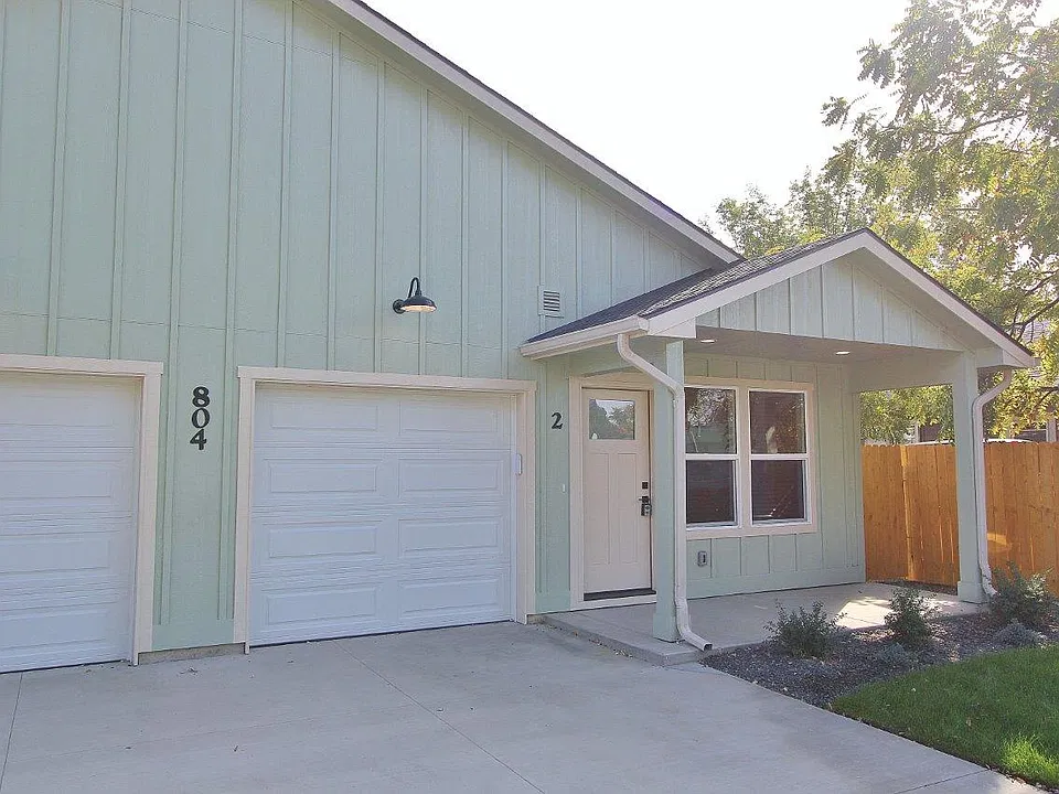 804 S Commercial Ave #2