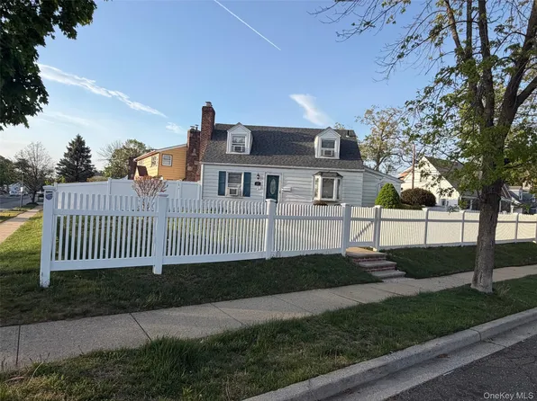 281 Anchor Way, Uniondale, NY 11553