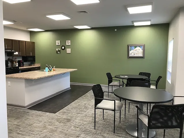 802 Center Apartments — Photo 3