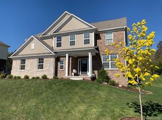 6104 Ardmore Ln, Clarkston, MI 48348