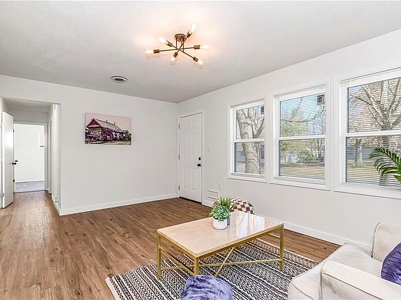 5th image of 10802 Ewing Ave