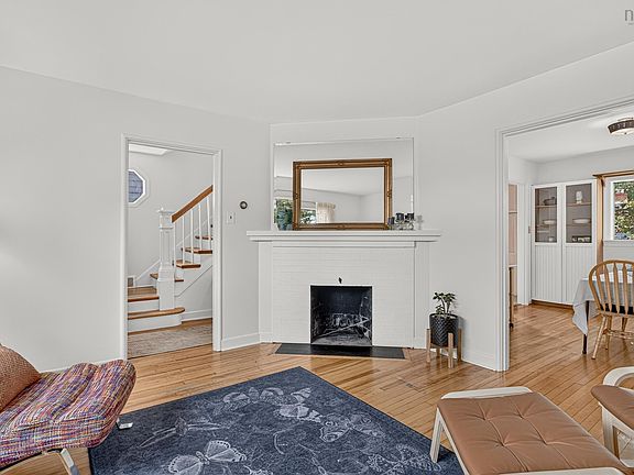 4th image of 2590 Poplar St