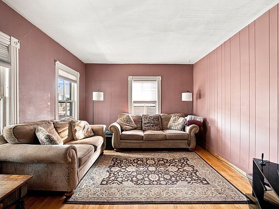 4th image of 16 Otis St