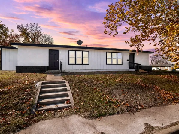 36 Twining Dr, Denison, TX 75020