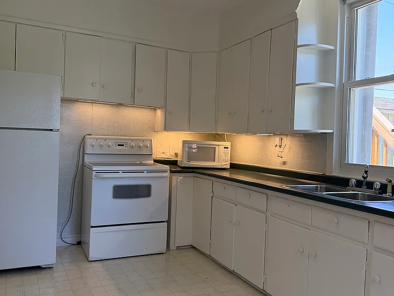 92 Burris St #1 — Photo 7