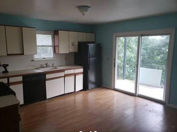 4th image of 43 Leroy Ave