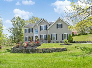 24 Valley View Dr, North Grafton, MA 01536