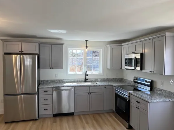 17 Dorsey St, Springvale, ME 04083