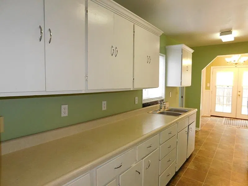 3 bed, 720 sqft, $1,400 — Photo 4