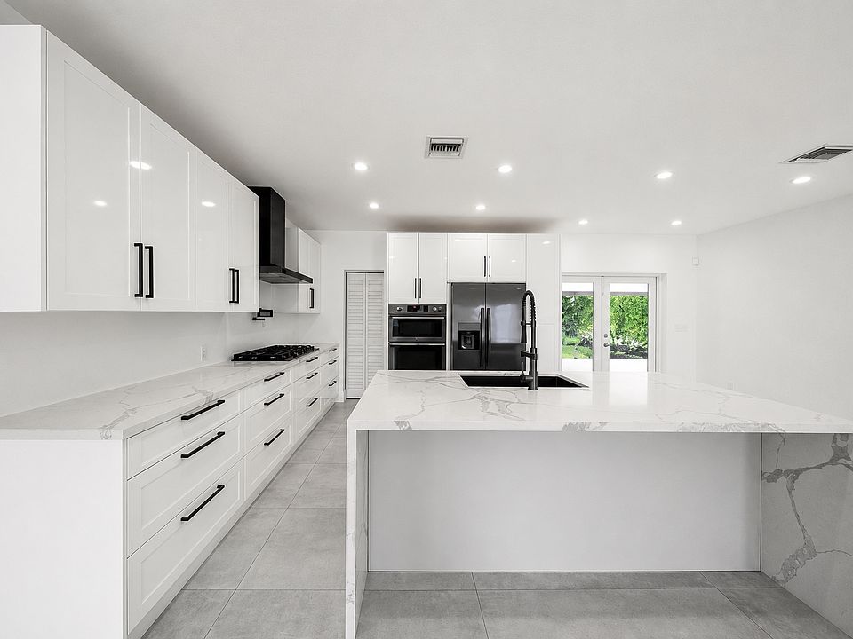 1st image of 420 E Park Ave #1