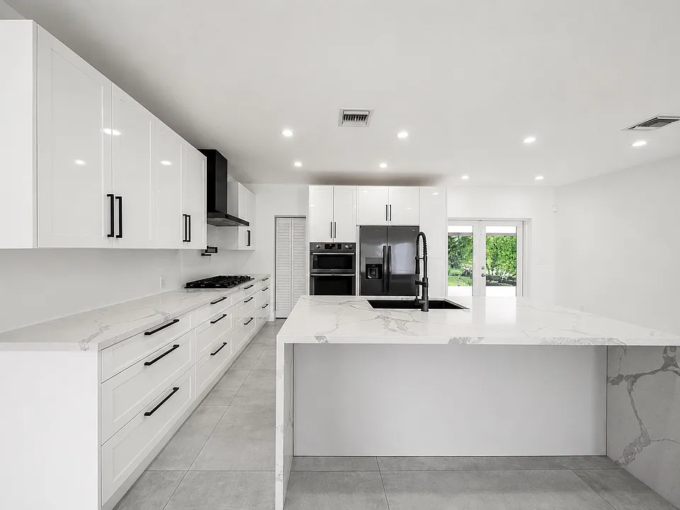 420 E Park Ave #1