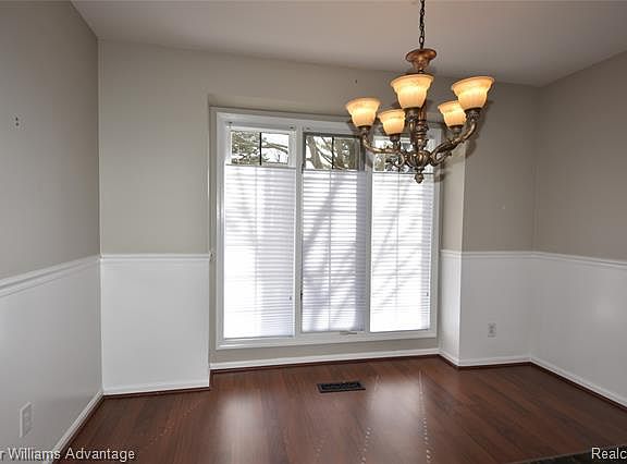 3rd image of 37560 Burton Ct