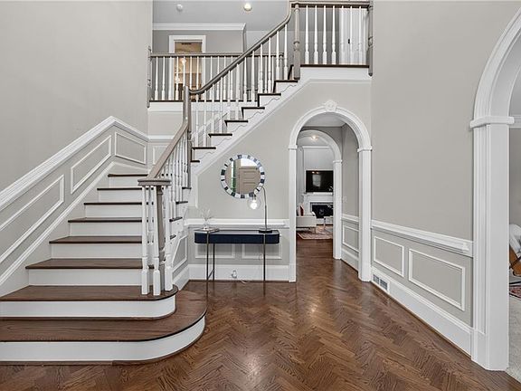 4th image of 135 Gilford Way