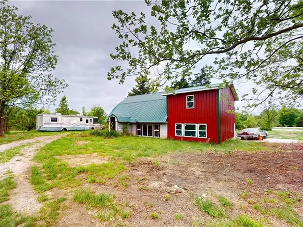 12376 E Olive Branch Rd, Nevada, MO 64772