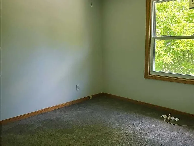 598 Middlewoods Dr — Photo 9